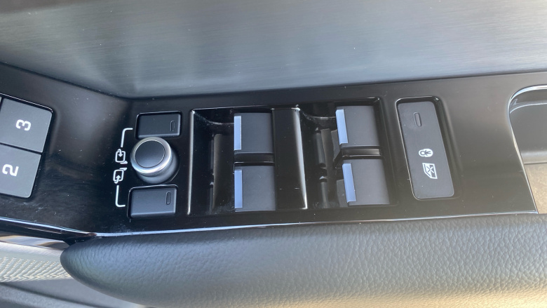 Land Rover Range Rover Velar 3.0 D300 MHEV R-Dynamic SE 5dr Auto Diesel Estate